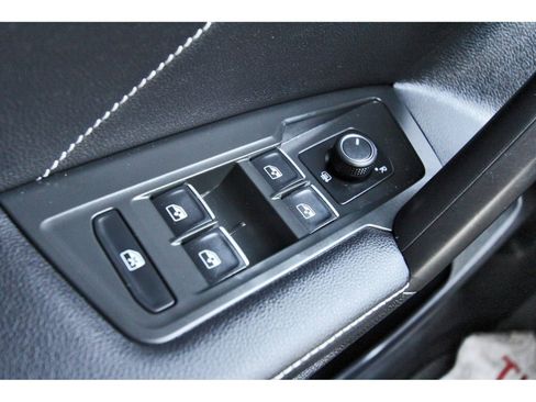 Used 2023 Volkswagen Tiguan SE image 20