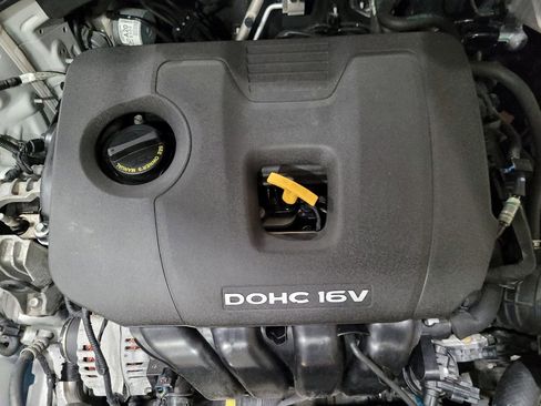 Used 2017 Hyundai Elantra SE image 30