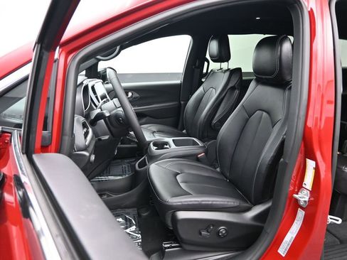 New 2026 Chrysler Pacifica Select AWD/4WD image 20