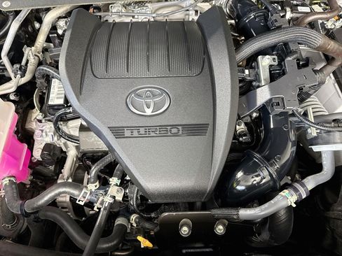 Used 2025 Toyota Highlander LE FWD image 39