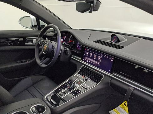 Used 2022 Porsche Panamera 4 image 43