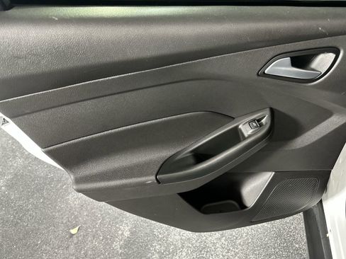 Used 2018 Ford Focus SE image 30