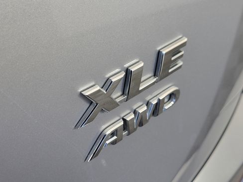 Used 2017 Toyota RAV4 XLE image 11