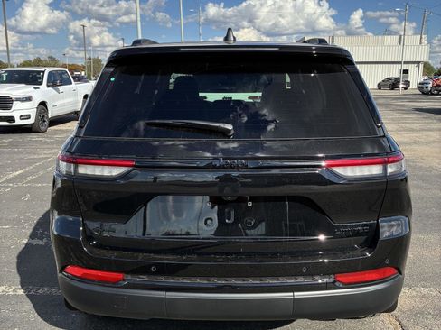 New 2025 Jeep Grand Cherokee Limited w/ Black Appearance Package image 17