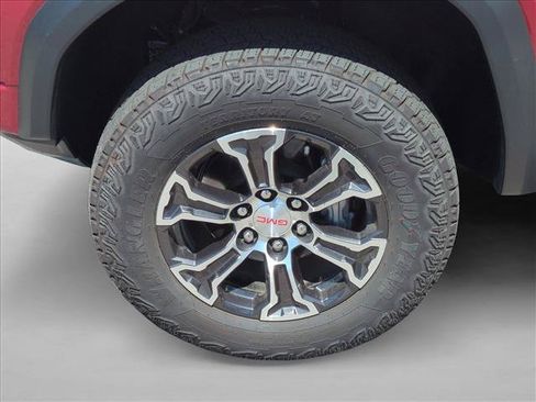 Used 2025 GMC Canyon AT4 w/ Technology Plus Package AWD/4WD image 25
