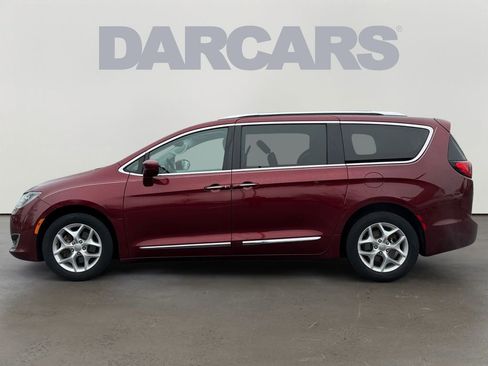Used 2017 Chrysler Pacifica Touring-L Plus w/ Tire & Wheel Group image 3