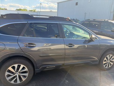 Used 2021 Subaru Outback Premium AWD/4WD image 2