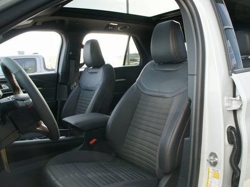 New 2026 Ford Explorer ST-Line w/ ST-Line Street Pack AWD/4WD image 19