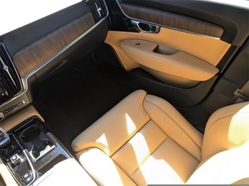 Certified 2024 Volvo S90 T8 Ultimate w/ Lounge Package image 17