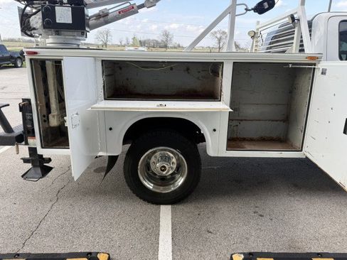 Used 2017 Ford F450 XL w/ Power Equipment Group image 17