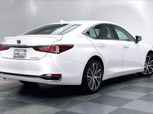 Used 2025 Lexus ES 300h w/ Premium Package image 13