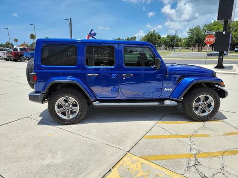 Used 2020 Jeep Wrangler Unlimited Sahara AWD/4WD image 6