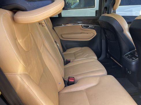 Used 2016 Volvo XC90 T6 Momentum w/ Momentum Plus Package AWD/4WD image 9