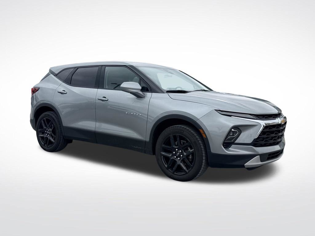 Used 2025 Chevrolet Blazer LT w/ Driver Confidence Package FWD image 8