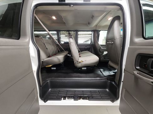 Used 2018 GMC Savana 3500 LT w/ LT Preferred Equipment Group image 15