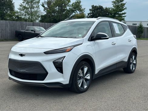 Used 2022 Chevrolet Bolt EUV LT w/ Convenience Package FWD image 1