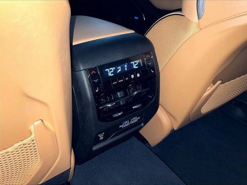 Used 2023 Jeep Grand Cherokee Summit AWD/4WD image 12