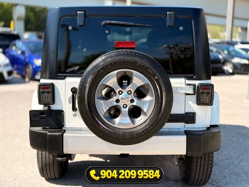 Used 2017 Jeep Wrangler Unlimited Sahara w/ Connectivity Group AWD/4WD image 8