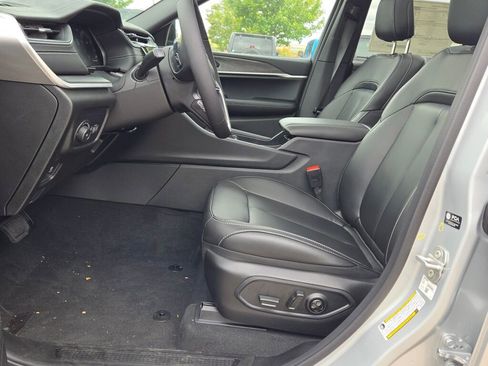 New 2025 Jeep Grand Cherokee Limited w/ Black Appearance Package image 24