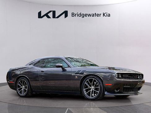 Used 2016 Dodge Challenger R/T Scat Pack w/ Leather Interior Group image 2
