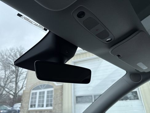 Used 2022 Tesla Model Y Long Range image 21