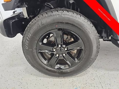 Used 2020 Jeep Wrangler Unlimited Sahara AWD/4WD image 9