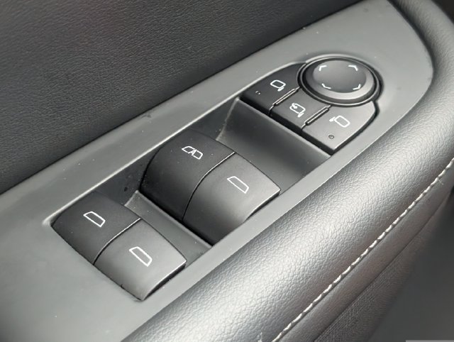 Used 2025 Buick Enclave Preferred FWD image 23