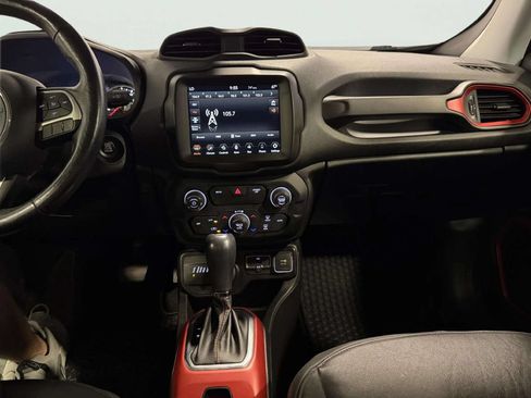 Used 2020 Jeep Renegade Trailhawk w/ Premium Leather Group AWD/4WD image 30