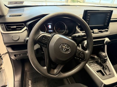 Used 2019 Toyota RAV4 LE image 8