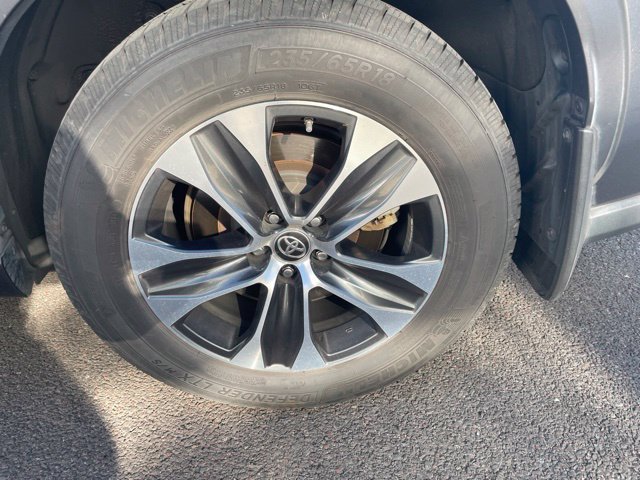 Used 2020 Toyota Highlander XLE AWD/4WD image 15