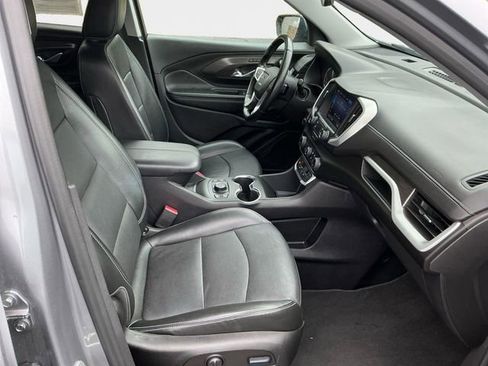 Used 2024 GMC Terrain SLT image 16