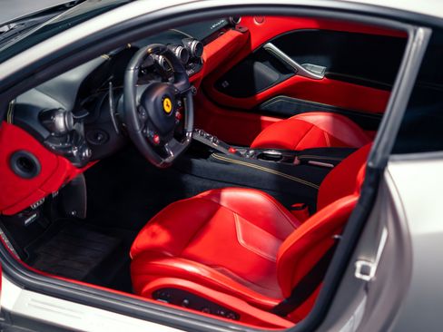 Used 2015 Ferrari F12 Berlinetta RWD image 22