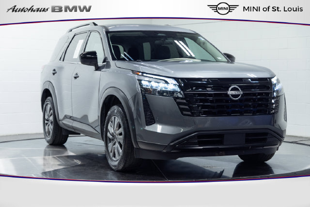 Used 2026 Nissan Pathfinder SV FWD image 1
