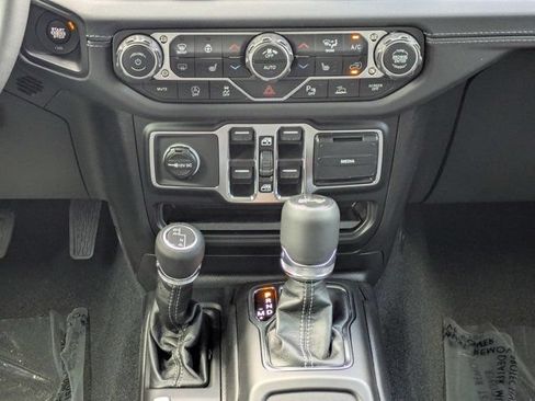 New 2026 Jeep Wrangler Unlimited Sahara AWD/4WD image 19