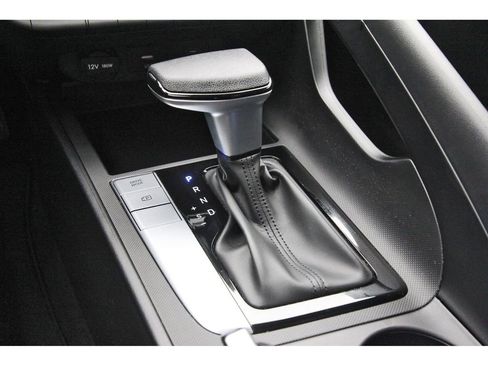 Certified 2025 Hyundai Elantra SE FWD image 29