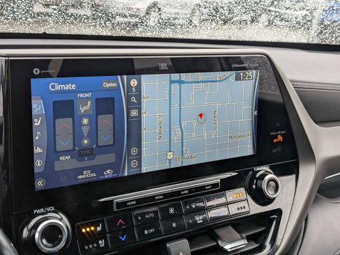 Used 2021 Toyota Highlander Limited image 30