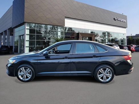 Used 2024 Volkswagen Jetta SE FWD image 3
