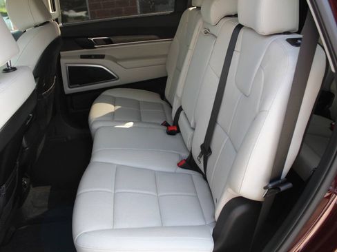 Used 2022 Kia Telluride EX w/ Towing Package AWD/4WD image 22