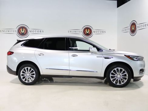 Used 2021 Buick Enclave Essence w/ Sound and Sites Package AWD/4WD image 31
