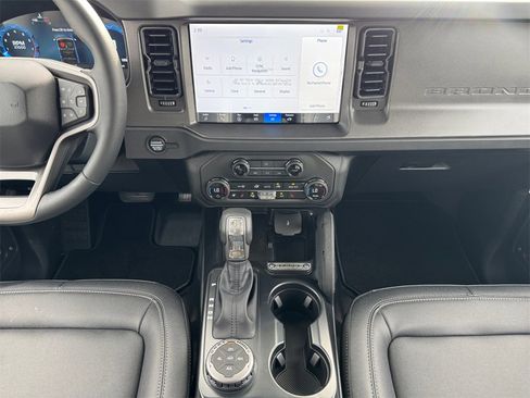 New 2025 Ford Bronco Badlands image 11
