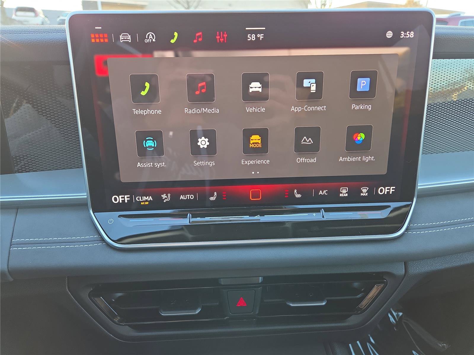 New 2026 Volkswagen Tiguan SE AWD/4WD image 18