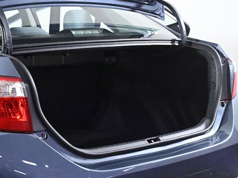 Used 2014 Toyota Corolla LE image 28