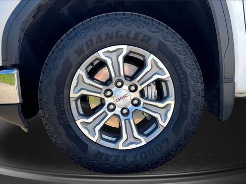 Used 2024 GMC Sierra 1500 SLT AWD/4WD image 10