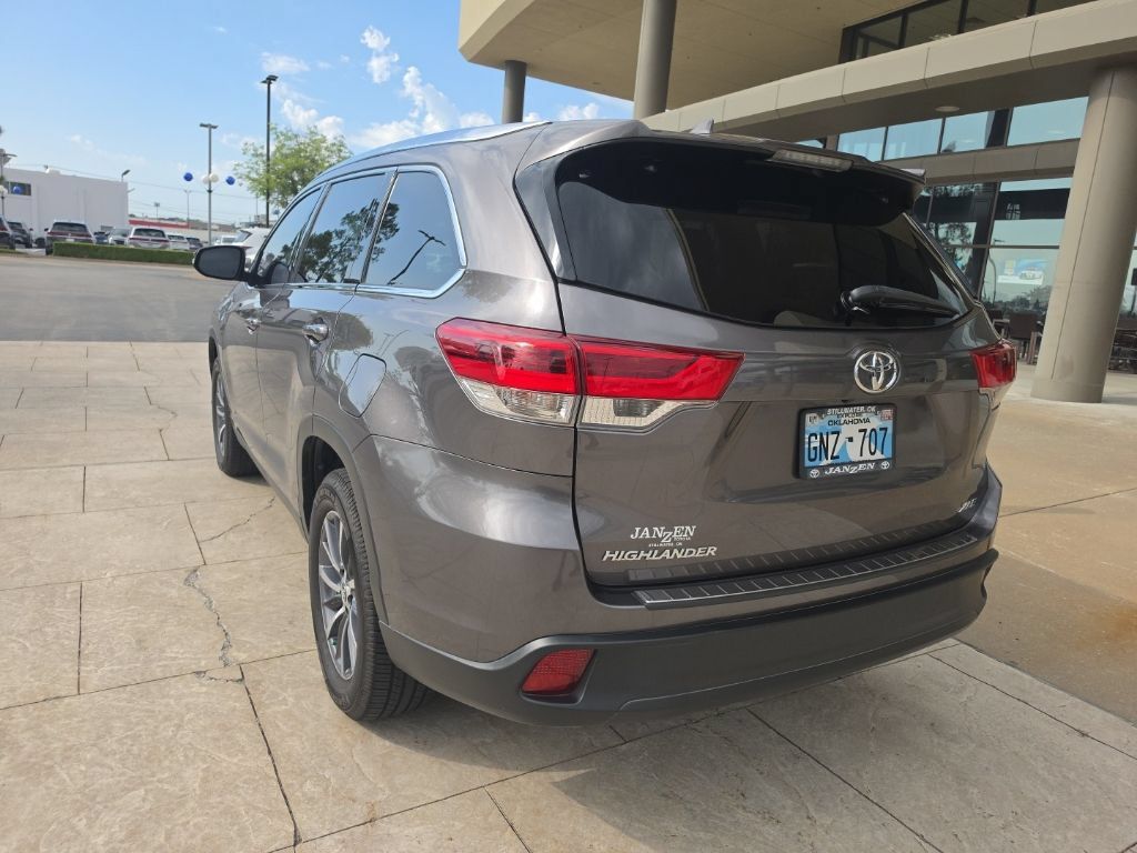 Used 2019 Toyota Highlander XLE FWD image 8