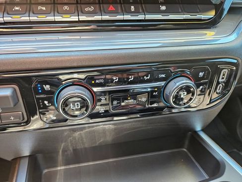 Used 2024 Chevrolet Silverado 1500 High Country w/ High Country Premium Package AWD/4WD image 37
