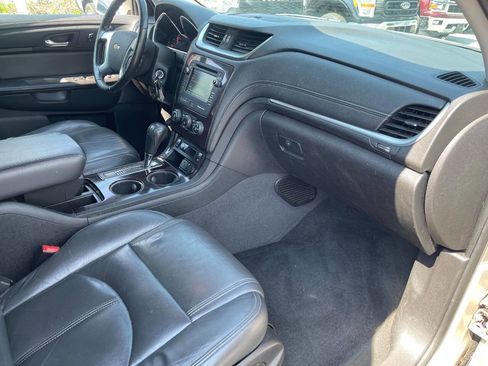 Used 2016 Chevrolet Traverse LT w/ Style and Technology Package FWD image 31