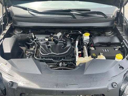 Used 2019 Jeep Cherokee Latitude Plus w/ Comfort/Convenience Group AWD/4WD image 12
