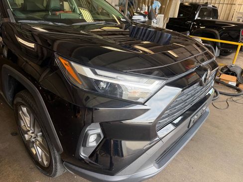 Used 2022 Toyota RAV4 XLE Premium AWD/4WD image 28