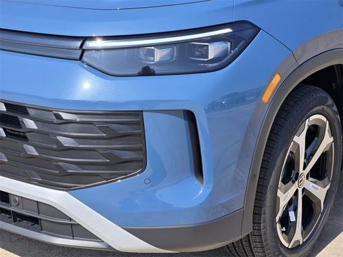 New 2025 Volkswagen Tiguan SE image 6