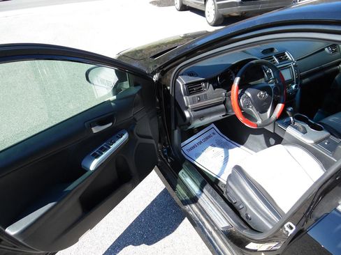 Used 2012 Toyota Camry SE image 9